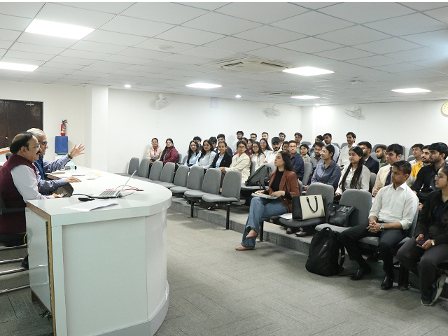 prof ojha giving a lecture at JIMS