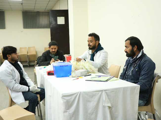 doctors supervising donation