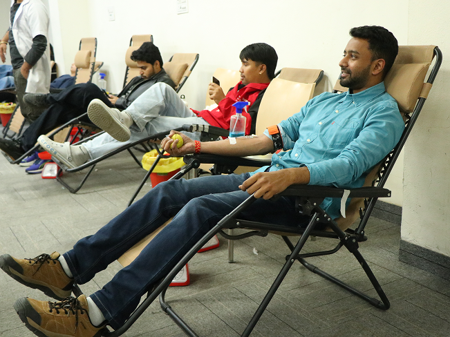 students donating blood