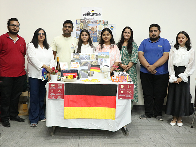 group photo of participants and faculty