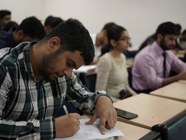 students learning power bi