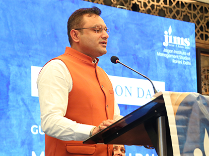 speaker at orentation week